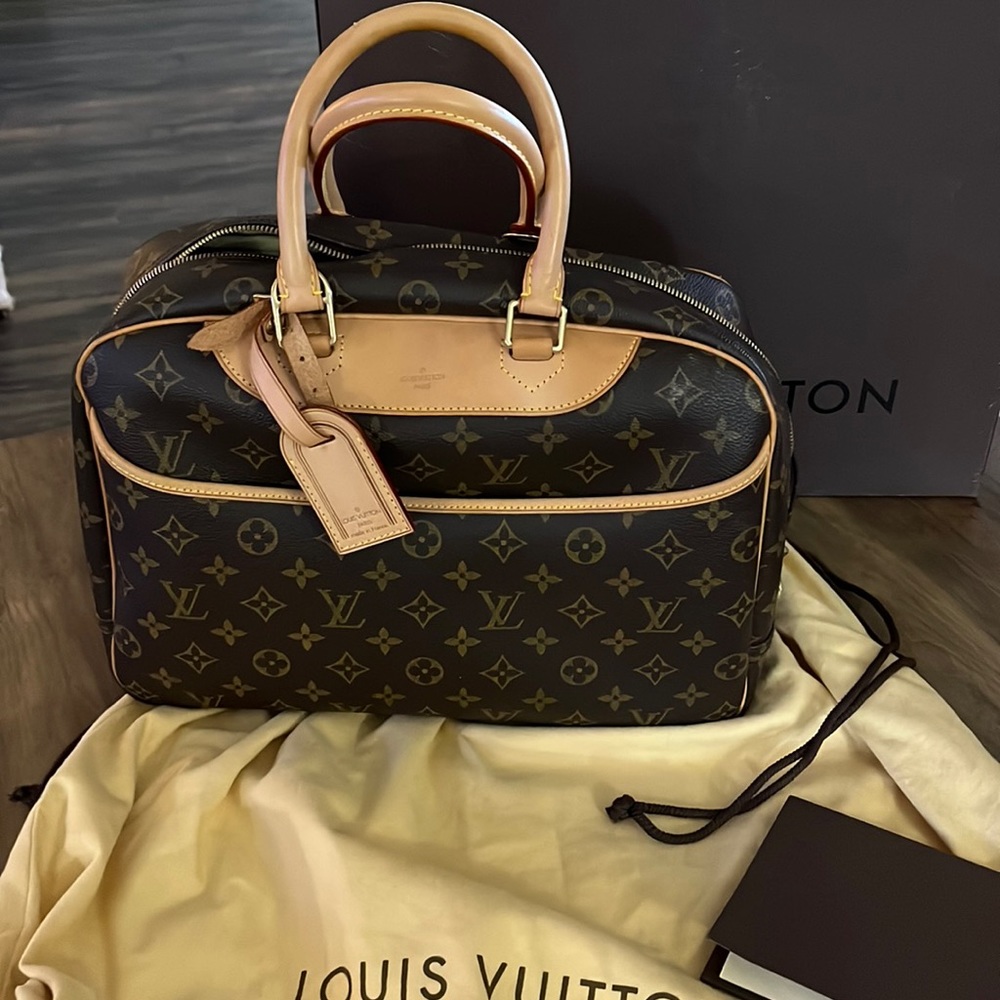Louis Vuitton Deauville bag